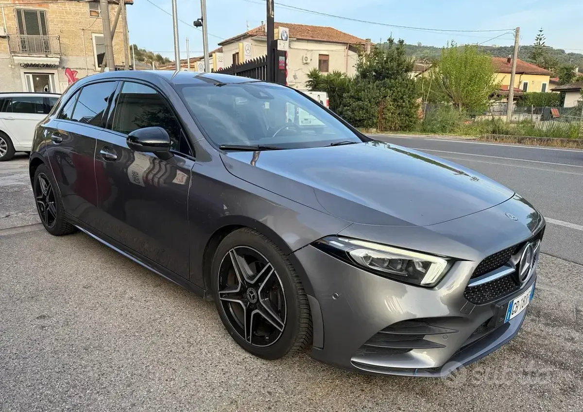 Usata Mercedes A180 Premium 116 CV (85 kW) 2020 Grigio Berlina