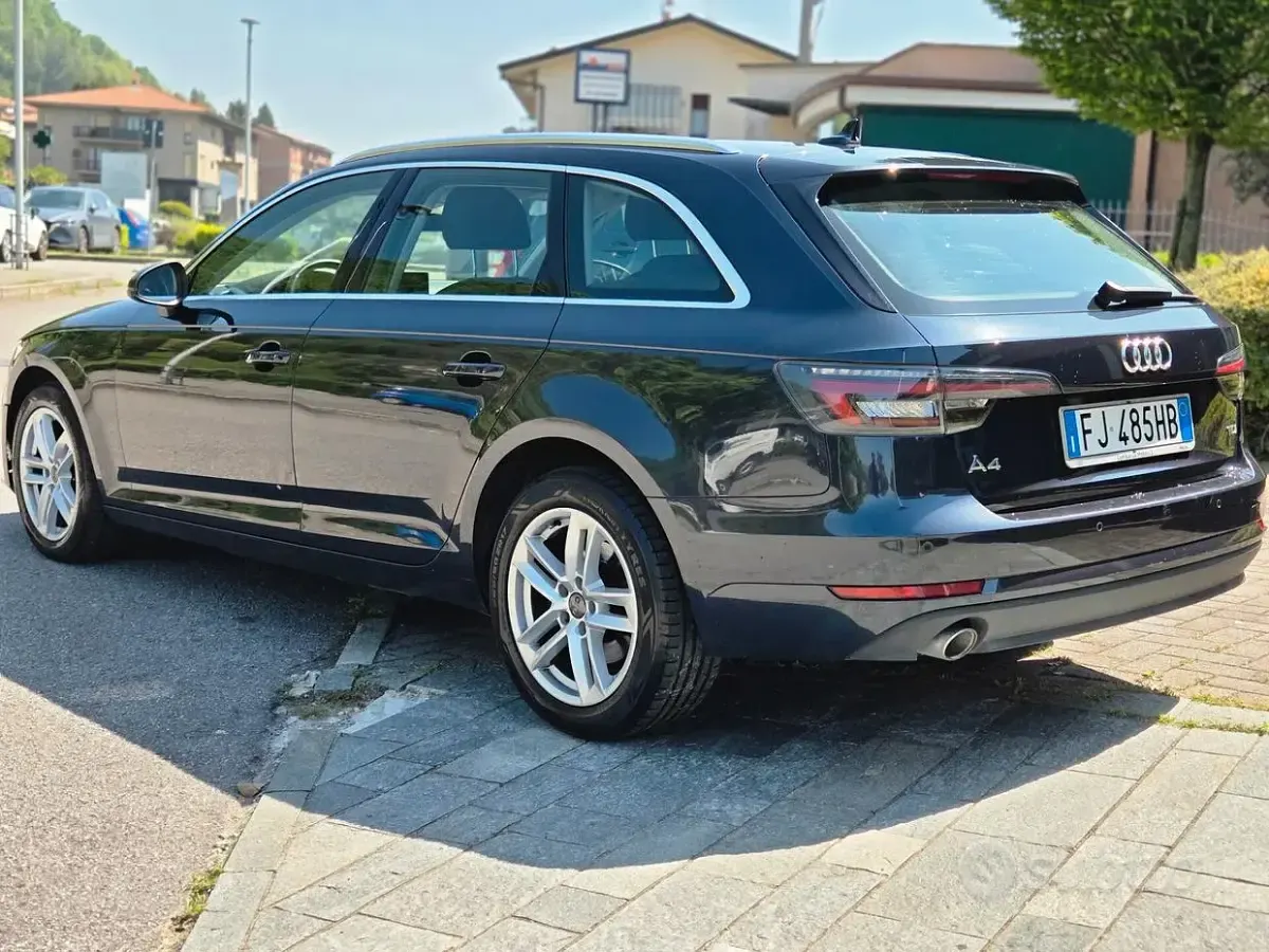 Usata Audi A4 Business Plus 150 CV (110 kW) 2016 Blu/azzurro Station wagon