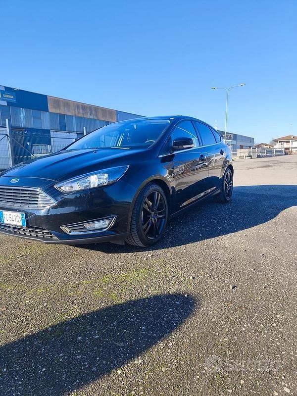 Usata Ford Focus 125 CV (91 kW) 2016 Nero Berlina
