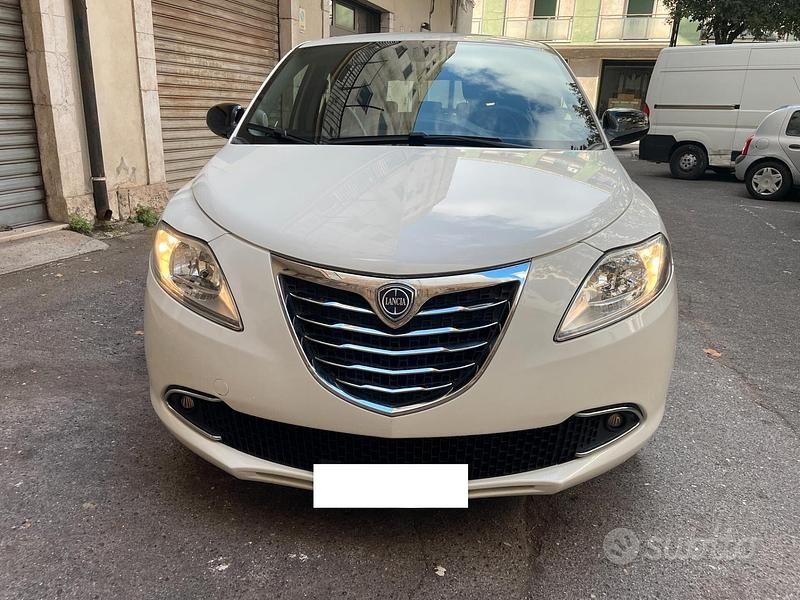 Usata Lancia Ypsilon Silver 69 CV (50 kW) 2012 Beige Utilitaria