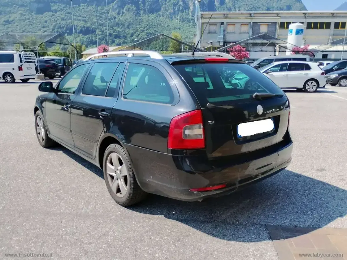 Usata Skoda Octavia Ambition 105 CV (77 kW) 2010 Nero Station wagon