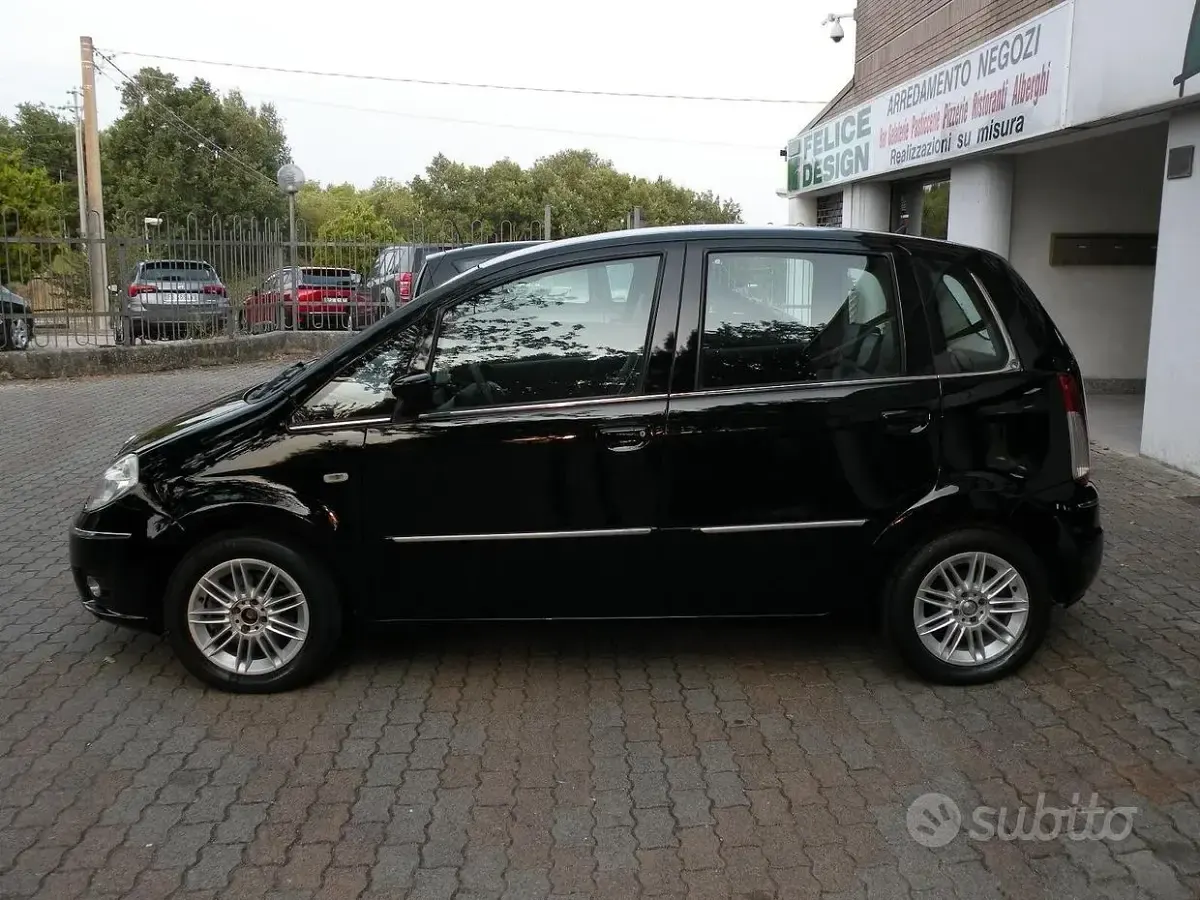 Usata Lancia Musa 90 CV (66 kW) 2009 Nero Monovolume
