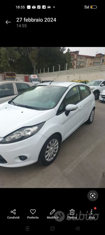 Usata Ford Fiesta 90 CV (66 kW) 2010 Bianco Utilitaria