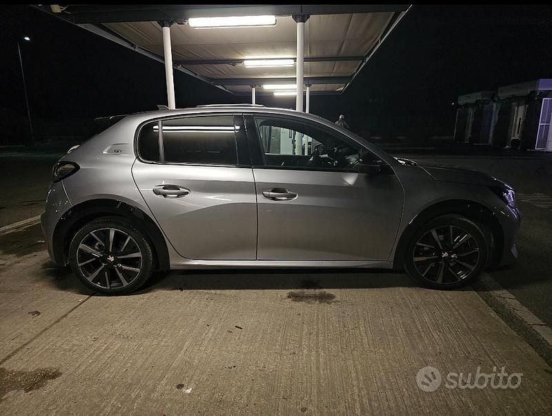 Usata Peugeot 208 GT 100 CV (73 kW) 2023 Grigio Utilitaria