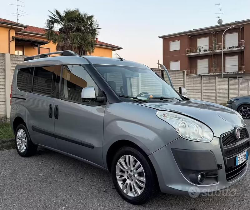 Usata Fiat Doblò 105 CV (77 kW) 2010 Grigio Monovolume