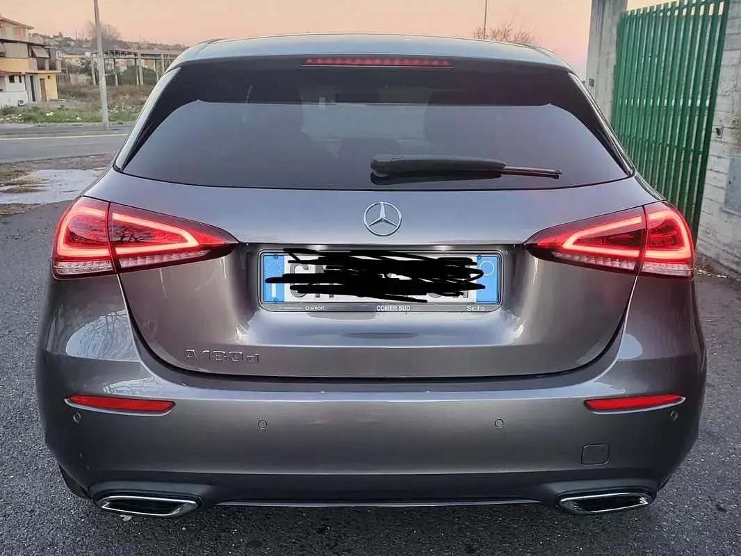 Usata Mercedes A180 Premium 116 CV (85 kW) 2023 Grigio Berlina