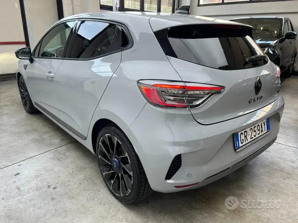 Usata Renault Clio V Esprit Alpine 94 CV (69 kW) 2023 Grigio Berlina