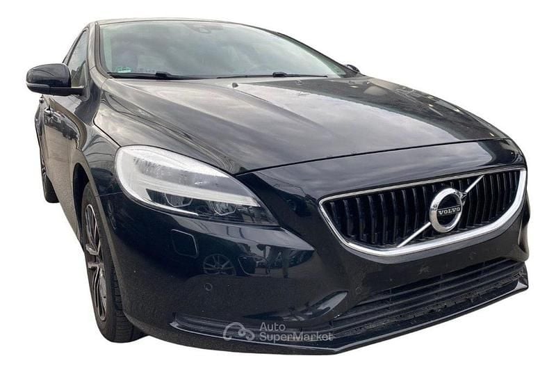 Usata Volvo V40 Momentum 150 CV (110 kW) 2016 Nero Berlina