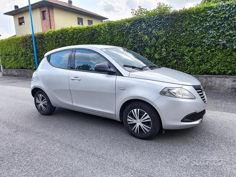Usata Lancia Ypsilon Platinum 95 CV (69 kW) 2014 Grigio Utilitaria