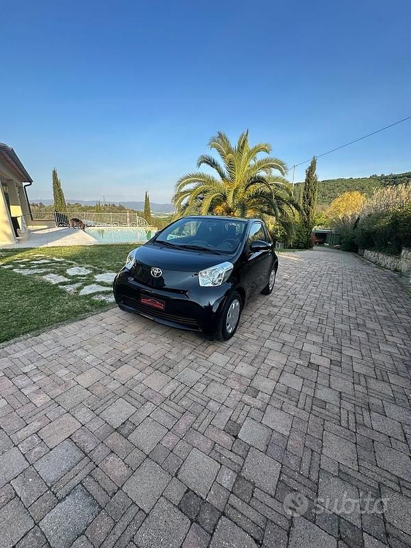 Usata Toyota iQ Style 68 CV (50 kW) 2014 Nero Utilitaria