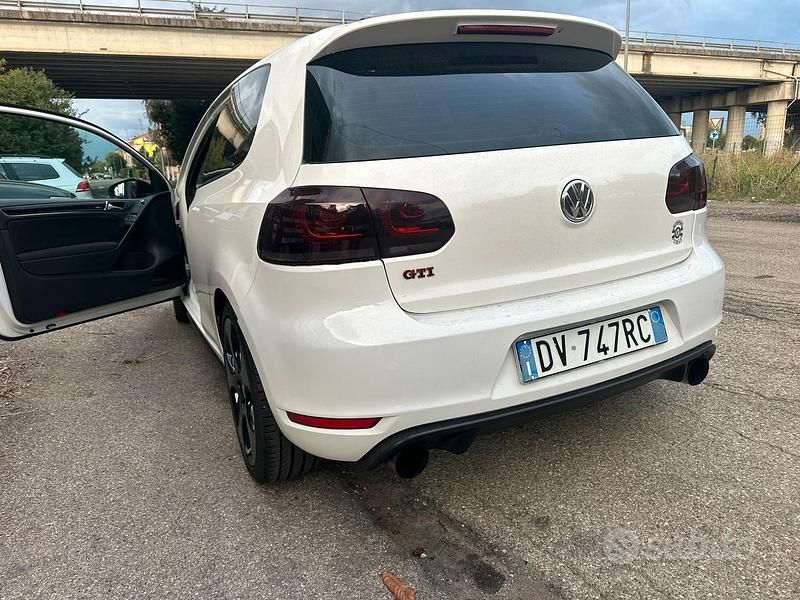 Usata VW Golf VI GTI 300 CV (220 kW) 2009 Bianco Utilitaria