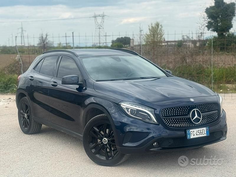 Usata Mercedes GLA200 136 CV (100 kW) 2016 Blu SUV