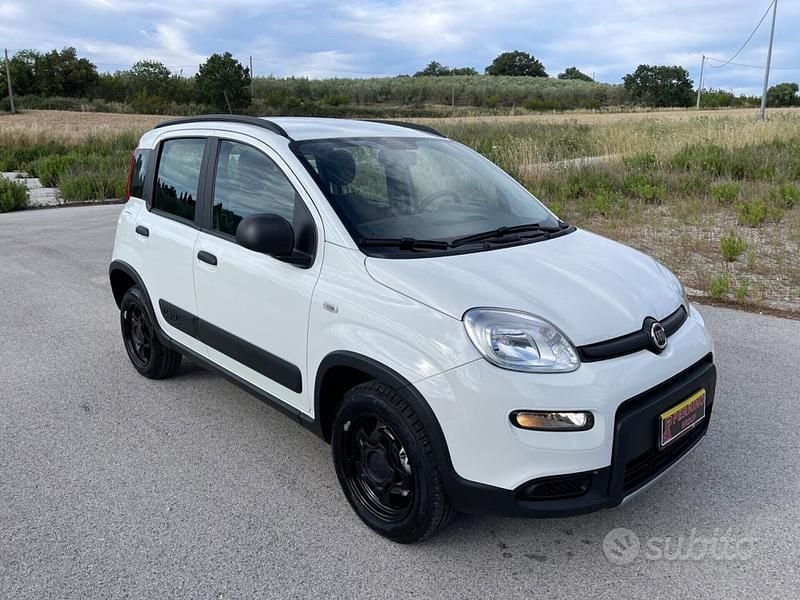 Usata Fiat Panda 4x4 S 85 CV (62 kW) 2020 Bianco Utilitaria