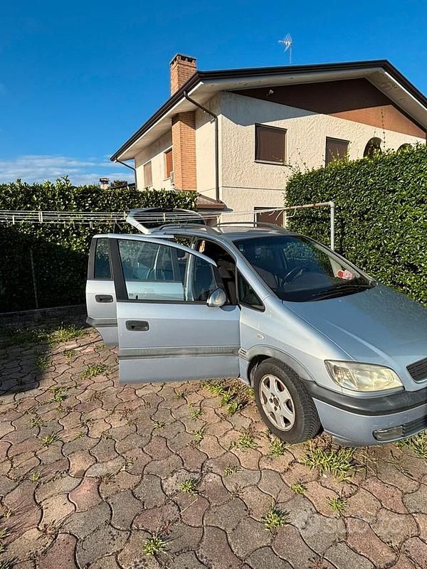Usata Opel Zafira 101 CV (74 kW) 2002 Monovolume