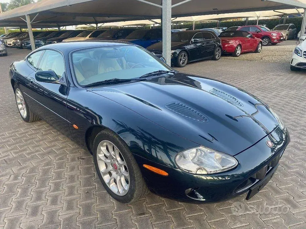 Usata Jaguar XKR 363 CV (266 kW) 1999 Verde Coupé