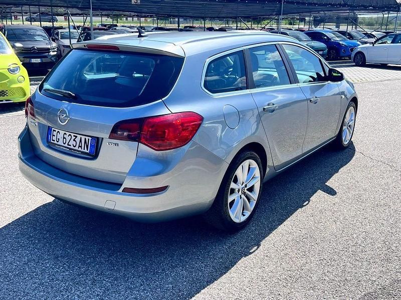 Usata Opel Astra Cosmo 110 CV (80 kW) 2011 Grigio Station wagon