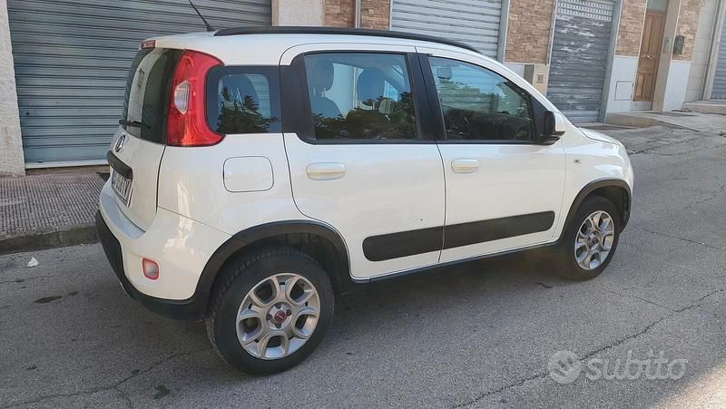 Usata Fiat Panda 4x4 S 75 CV (55 kW) 2013 Bianco Utilitaria