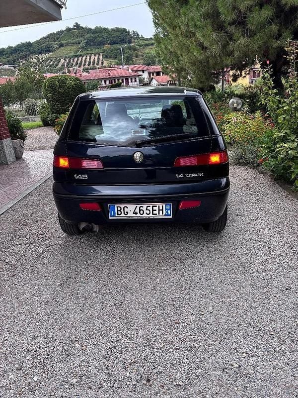 Usata Alfa Romeo 145 103 CV (75 kW) 2000 Blu Utilitaria