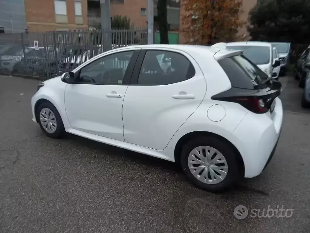 Usata Toyota Yaris Active 72 CV (52 kW) 2022 Bianco Utilitaria