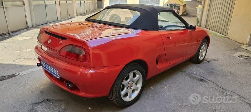 Usata MG F 120 CV (88 kW) 1998 Rosso pastello Cabrio