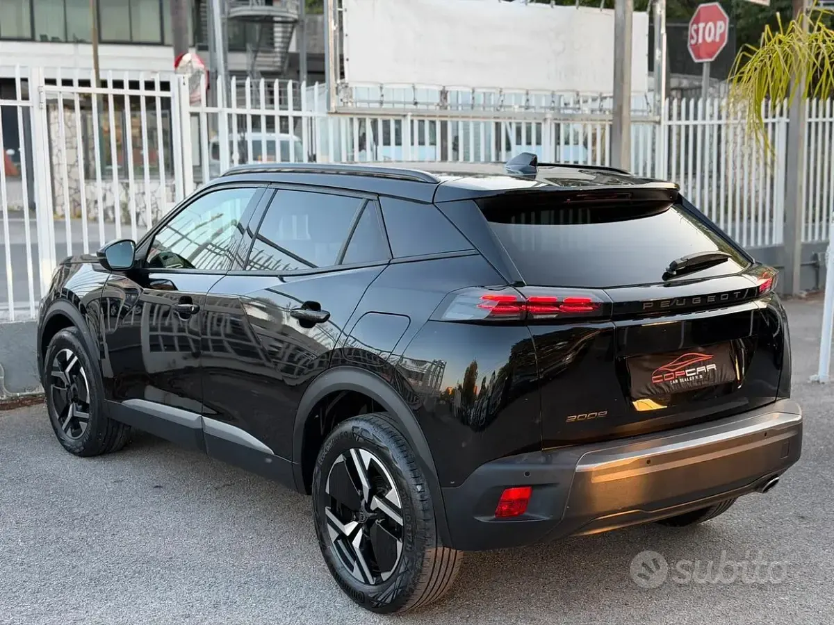 Usata Peugeot 2008 Allure 130 CV (95 kW) 2023 Nero SUV