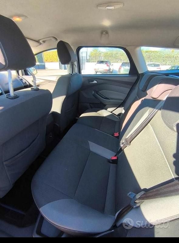 Begagnad Ford Focus 116 HK (85 kW) 2012 Vit Kombi