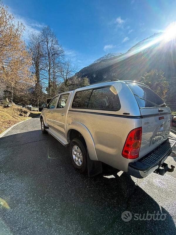 Usata Toyota HiLux SR 171 CV (125 kW) 2007 Pick-up