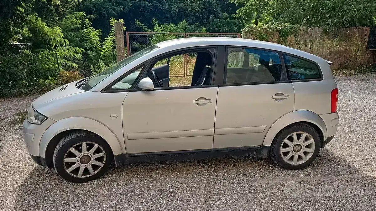Usata Audi A2 75 CV (55 kW) 2004 Grigio Utilitaria
