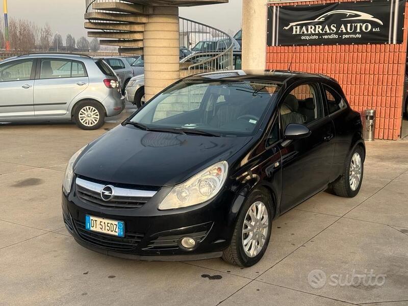 Usato 2009 Opel Corsa 1.2 Benzin 80 CV (3.900 €)