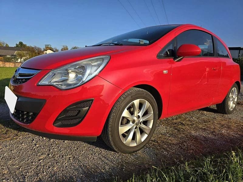 Usata Opel Corsa 65 CV (47 kW) 2013 Rosso Utilitaria