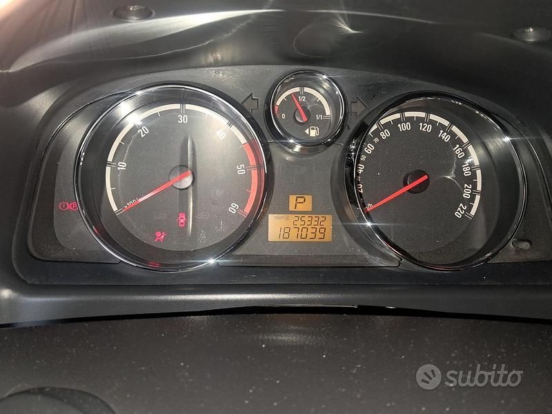 Usata Opel Antara Cosmo 150 CV (110 kW) 2008 Nero SUV