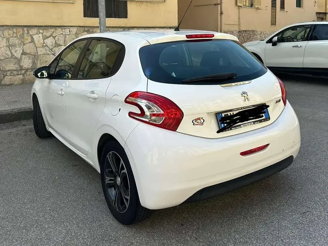 Usata Peugeot 208 Allure 95 CV (69 kW) 2015 Bianco Utilitaria
