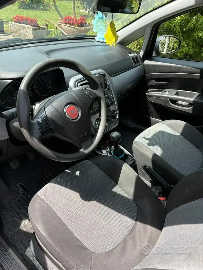 Usata Fiat Grande Punto 75 CV (55 kW) 2011 Blu Utilitaria