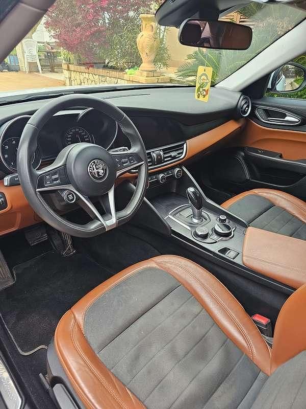 Usata Alfa Romeo Giulia Super 179 CV (131 kW) 2017 Bianco Berlina