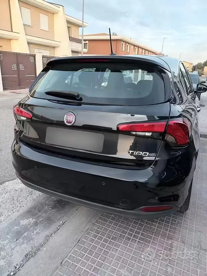 Usata Fiat Tipo Lounge 120 CV (88 kW) 2017 Nero Berlina