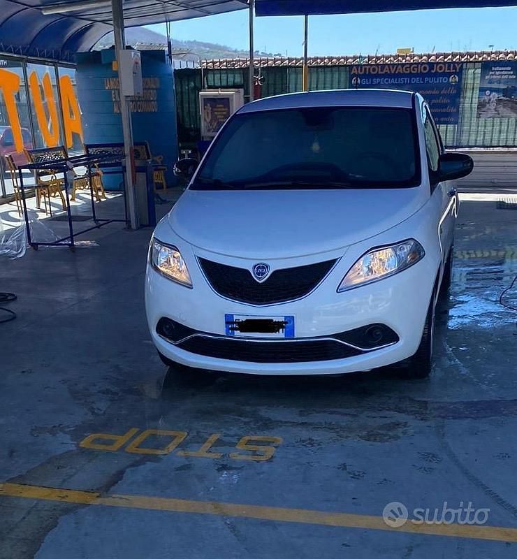 Usata Lancia Ypsilon Gold 80 CV (58 kW) 2018 Bianco Utilitaria