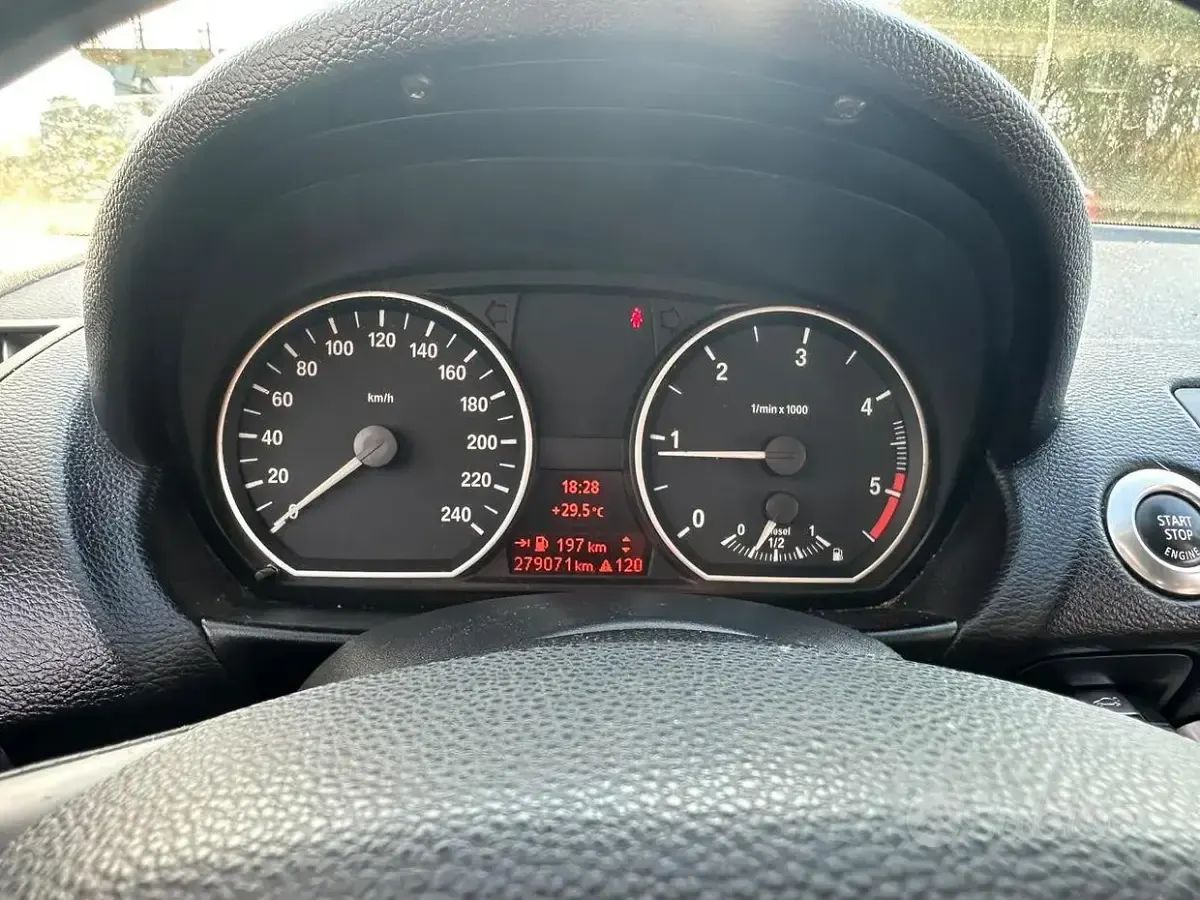 Usata BMW 118 Efficient Dynamics 143 CV (105 kW) 2013 Grigio Utilitaria