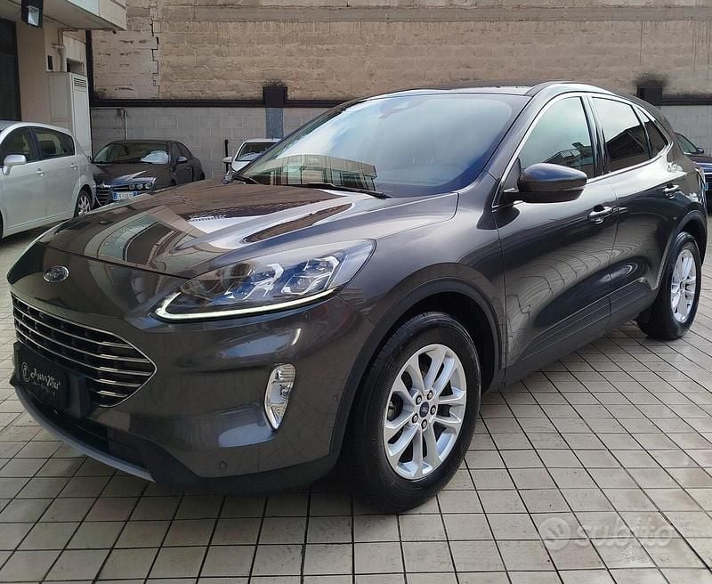 Usata Ford Kuga Titanium 120 CV (88 kW) 2020 Grigio SUV