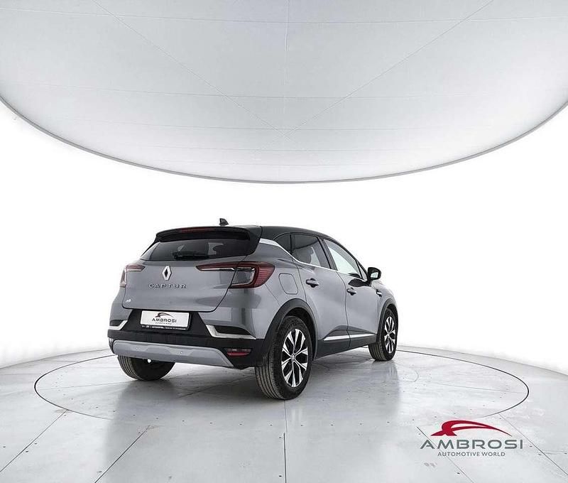 Usata Renault Captur Techno 101 CV (74 kW) 2023 Grigio SUV
