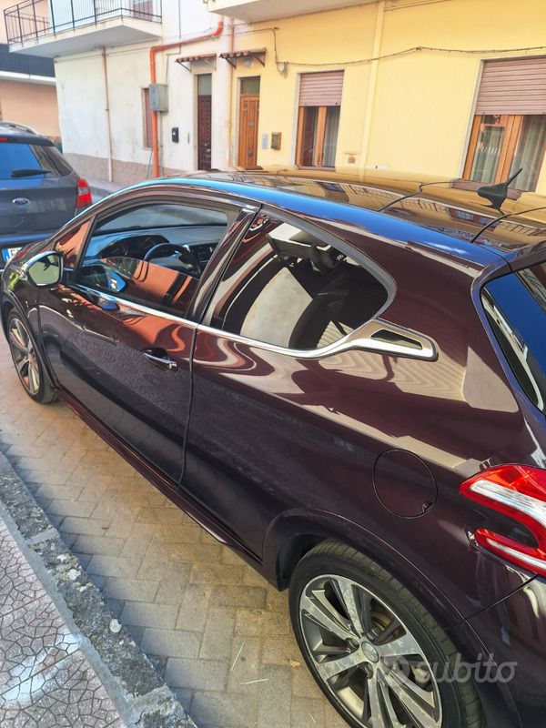 Usata Peugeot 208 115 CV (84 kW) 2013 Utilitaria