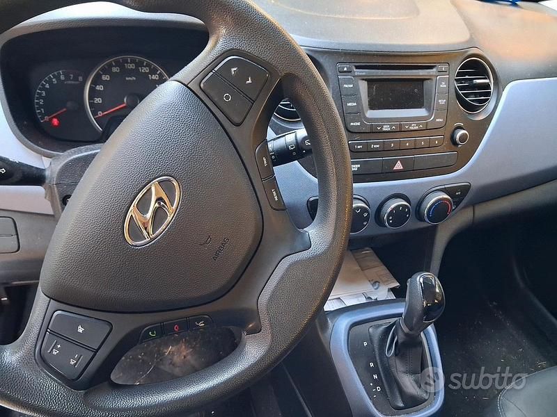 Usata Hyundai i10 67 CV (49 kW) 2015 Bianco Utilitaria