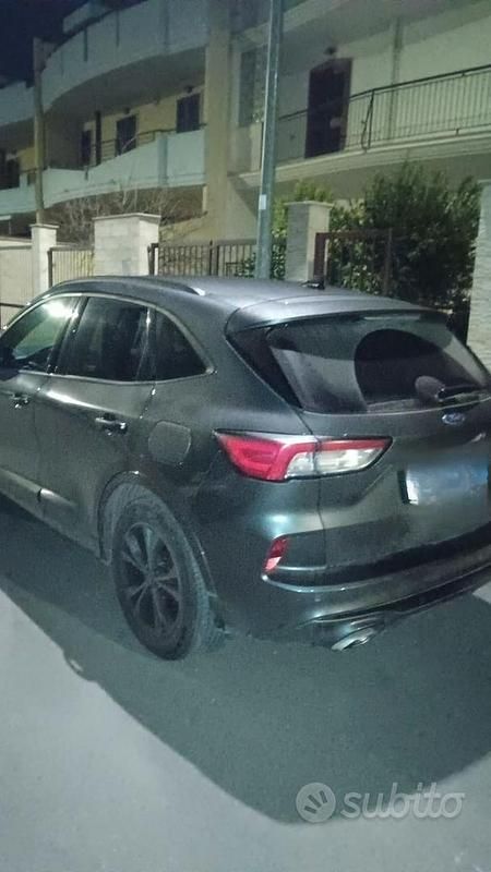 Usata Ford Kuga 120 CV (88 kW) 2023 Grigio SUV