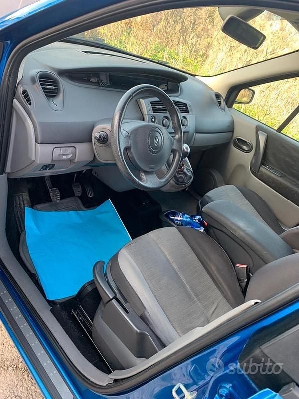 Usata Renault Scénic II 130 CV (95 kW) 2005 Blu Monovolume
