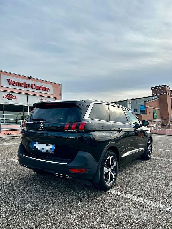 Usata Peugeot 5008 Allure 131 CV (96 kW) 2020 Nero SUV