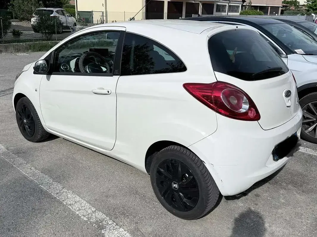 Usata Ford Ka Titanium 69 CV (50 kW) 2009 Bianco Utilitaria