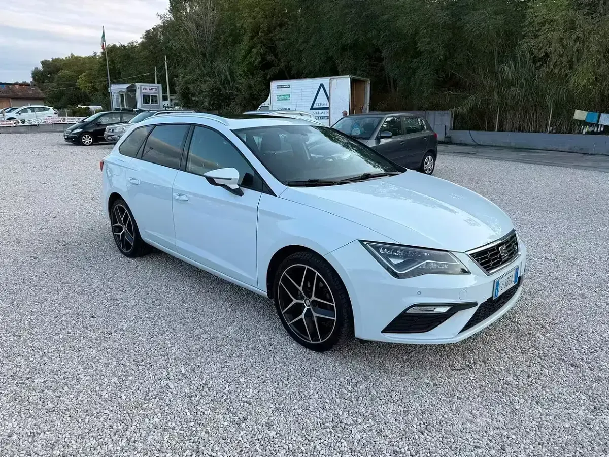 Usata Seat Leon ST Black Edition 131 CV (96 kW) 2020 Bianco Station wagon