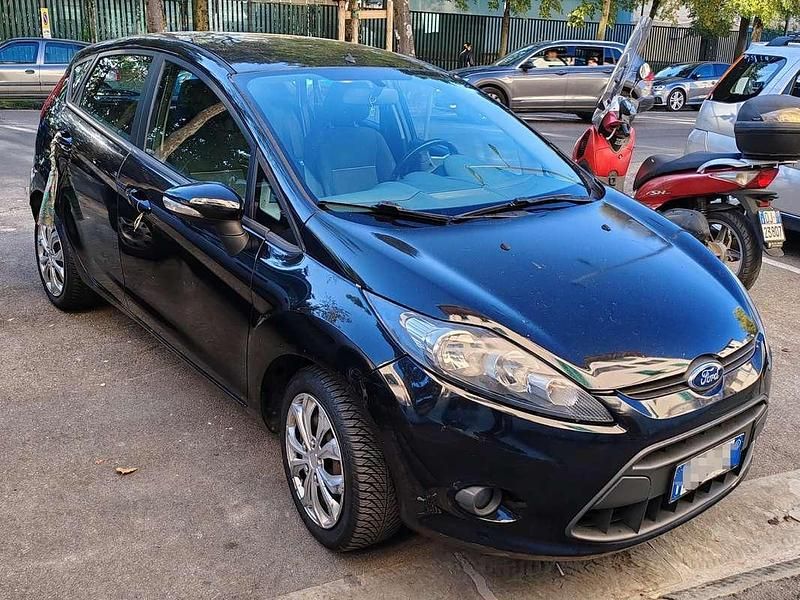 Usata Ford Fiesta 90 CV (66 kW) 2011 Nero Utilitaria
