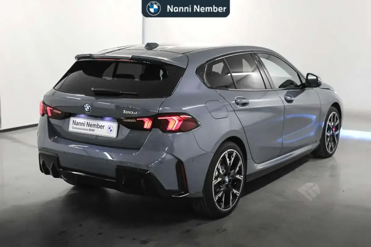 Nuova BMW 120 M Sport 163 CV (119 kW) 2026 Storm bay metallizzato Utilitaria