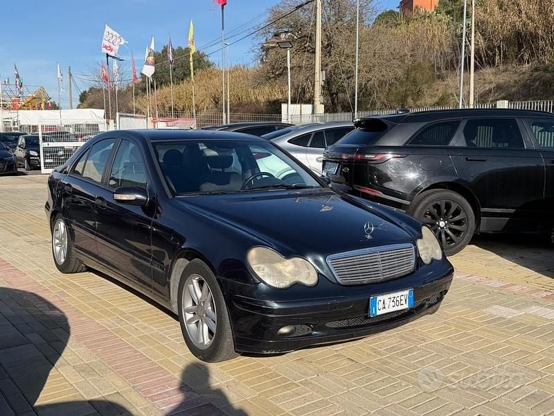 Usata Mercedes C220 Elegance 143 CV (105 kW) 2002 Nero Berlina