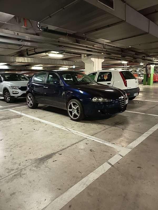 Usata 2006 Alfa Romeo 147 Distinctive Due volumi | 2999 € - Immagine 1/4